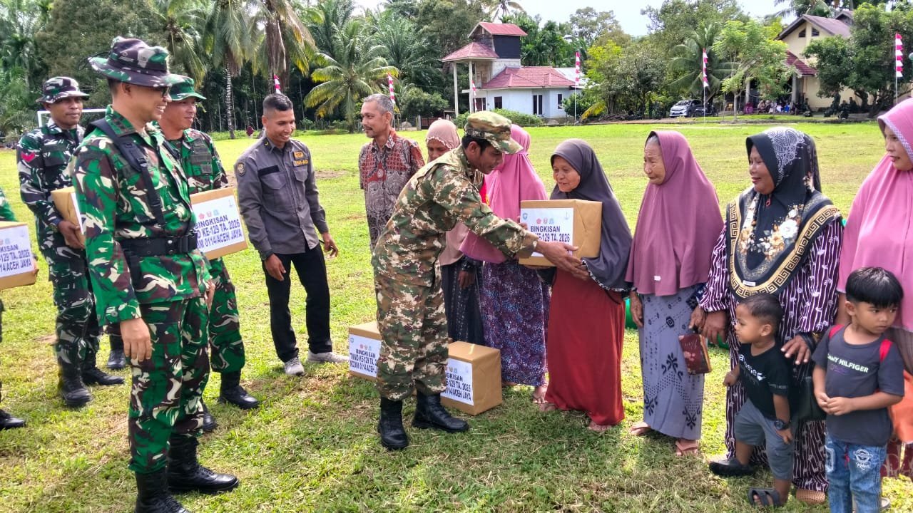 Pelayanan Masyarakat Dilanjutkan Satgas Kodim 0114/Aceh Jaya Setelah Upacara Pembukaan TMMD