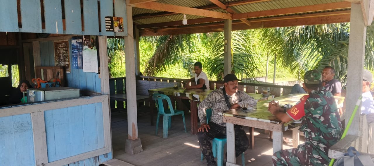 Cegah Karhutla, Babinsa Setia Bakti Ingatkan Warga Lhok Timon Tak Membuka Lahan dengan Membakar