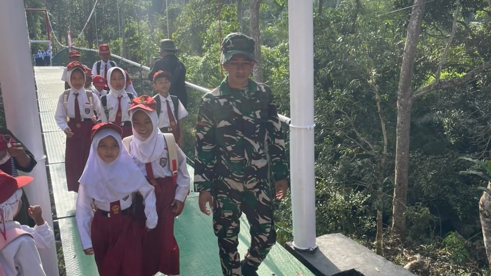 TMMD Ke-129 Rampungkan Jembatan Gantung, Pelajar di Bone Terbantu