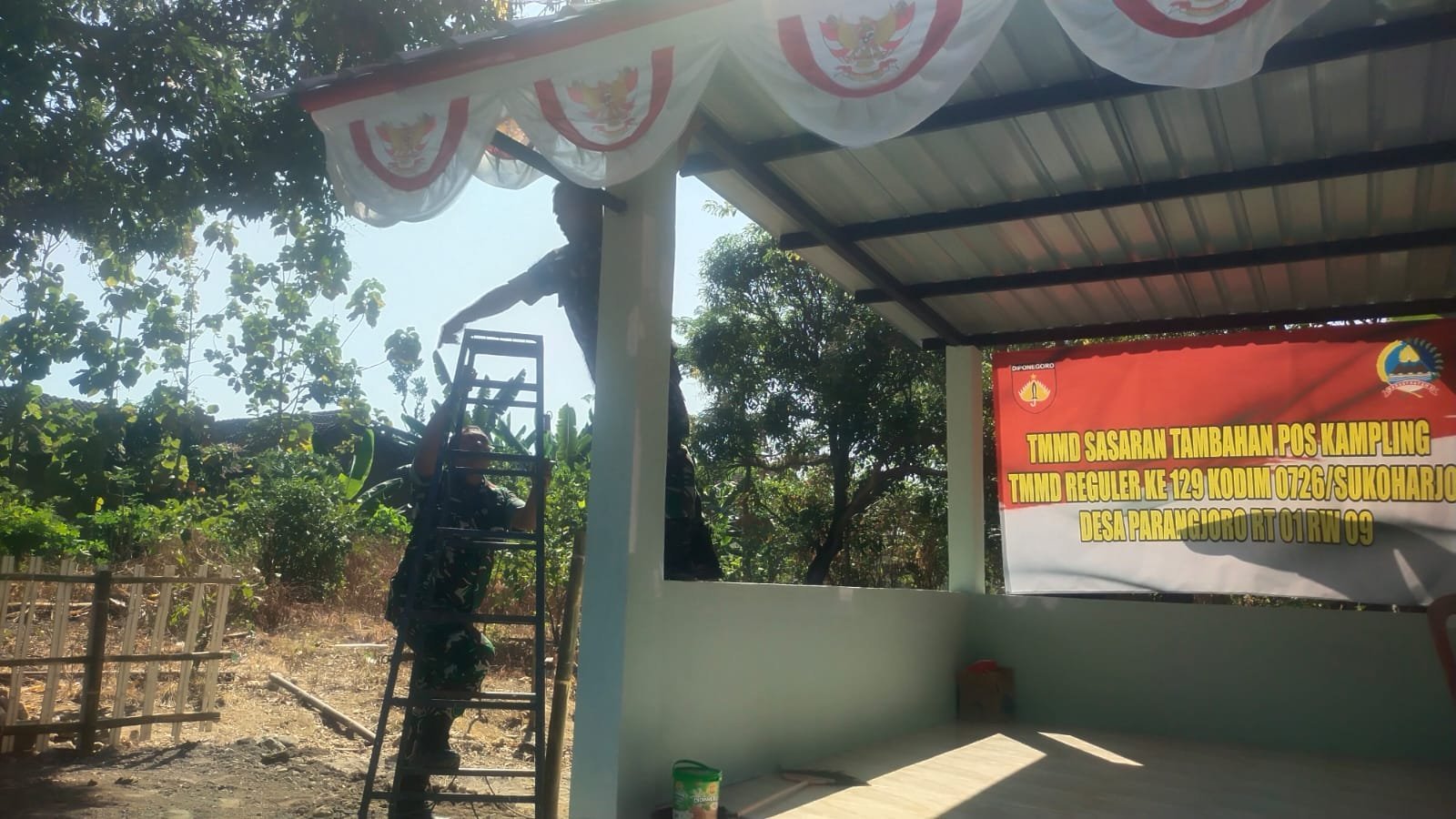 TMMD 129 Rampungkan Pos Siskamling di Parangjoro untuk Penjagaan Lingkungan