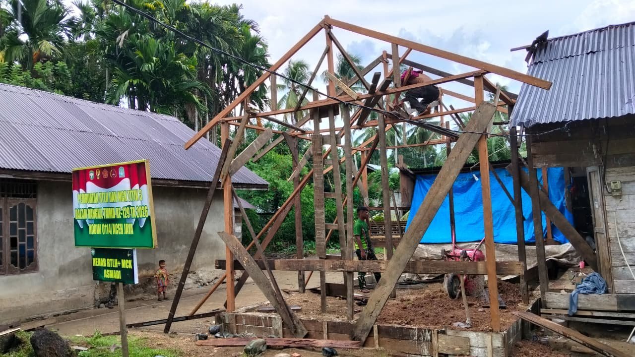 Satgas TMMD Genjot Penyelesaian RTLH Titik 3 dengan Pemasangan Rangka