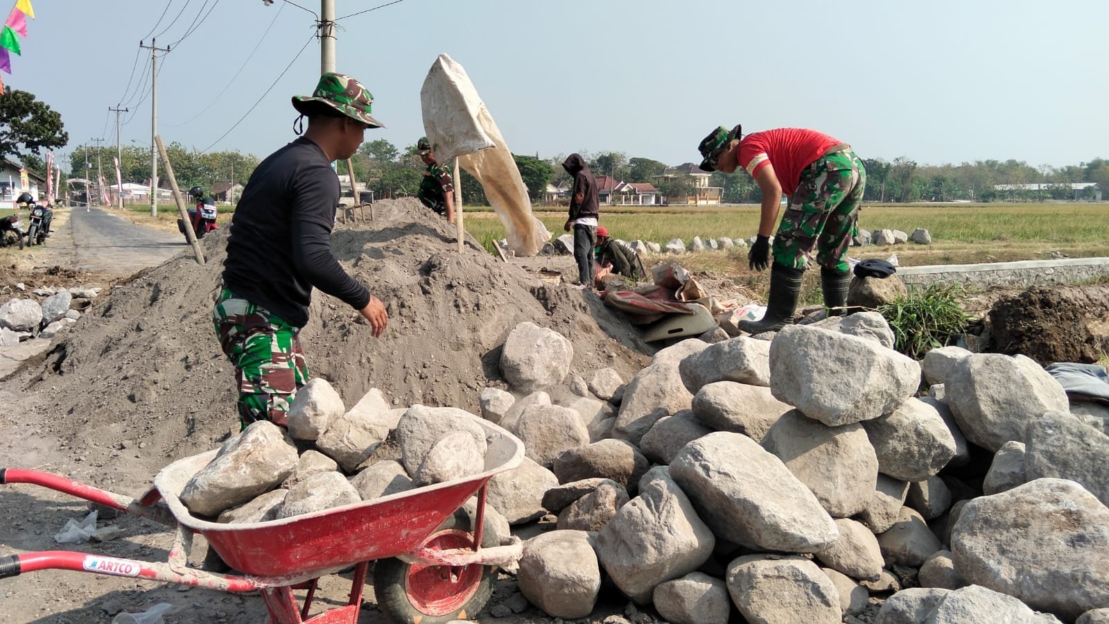 Kepala Desa Parangjoro Sebut Gorong-Gorong Sudah Lama Dinantikan Warga