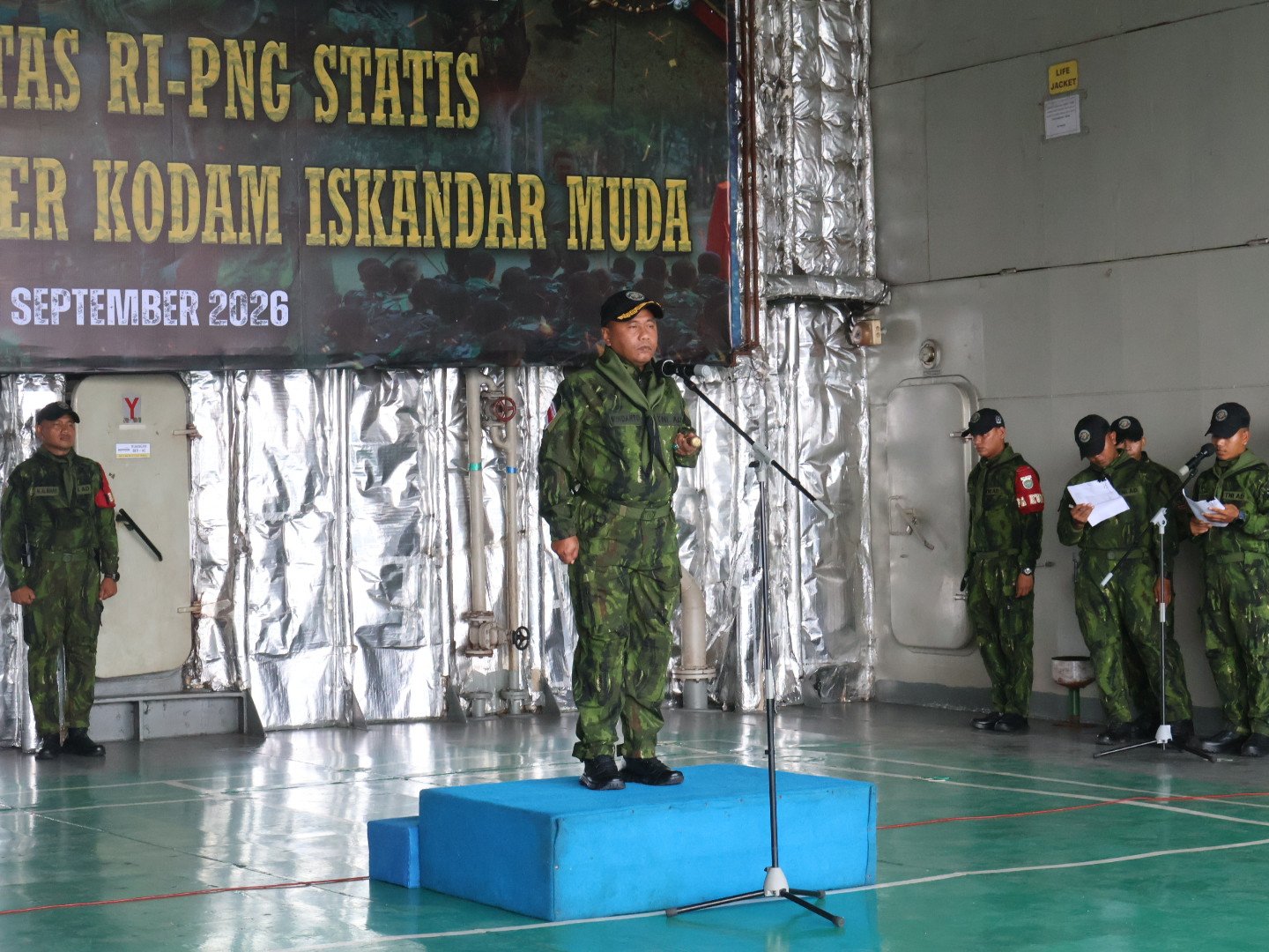 Satgas Pamtas RI-PNG Statis Yonif 115/ML Berangkat, Danrem 012/TU Serahkan Bendera Perang